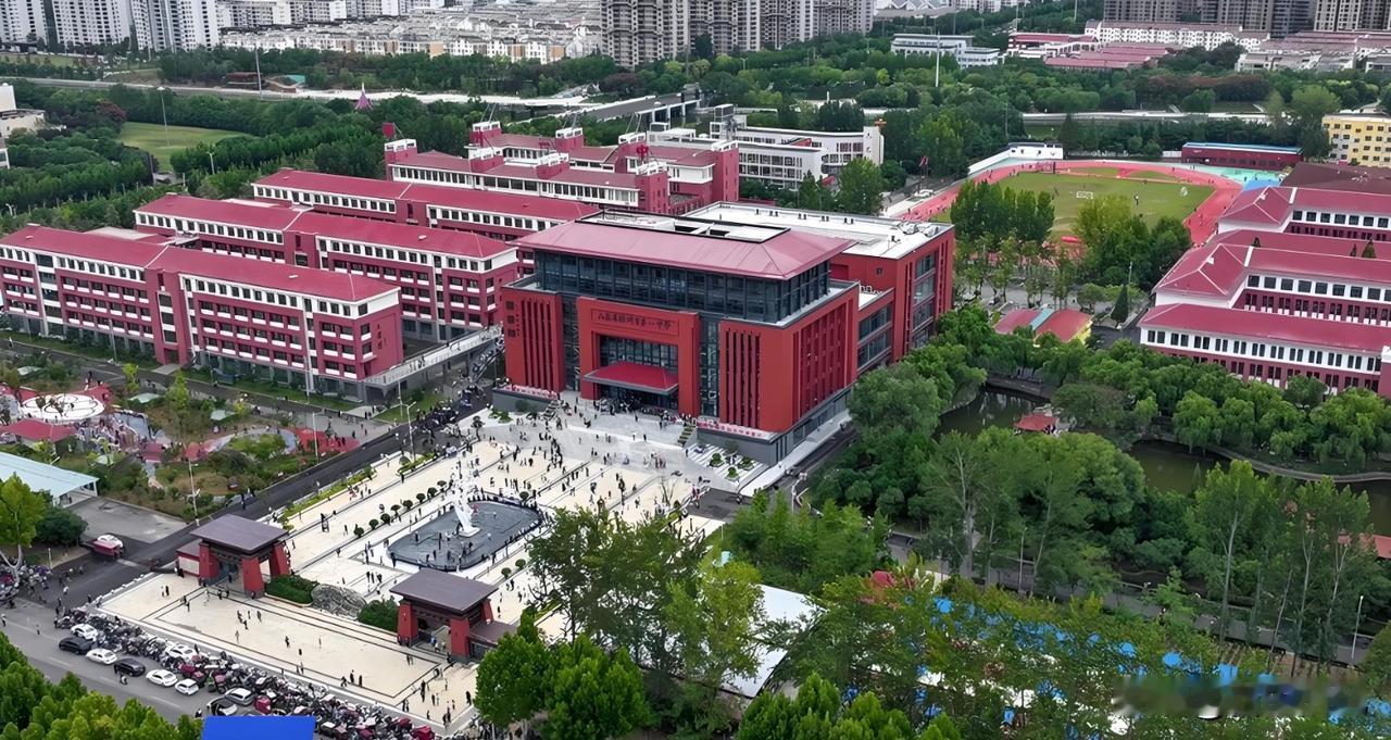 还得是滕州一中，6名同学与清华北大签约，另有3名同学正在进行北大强基测试！

2