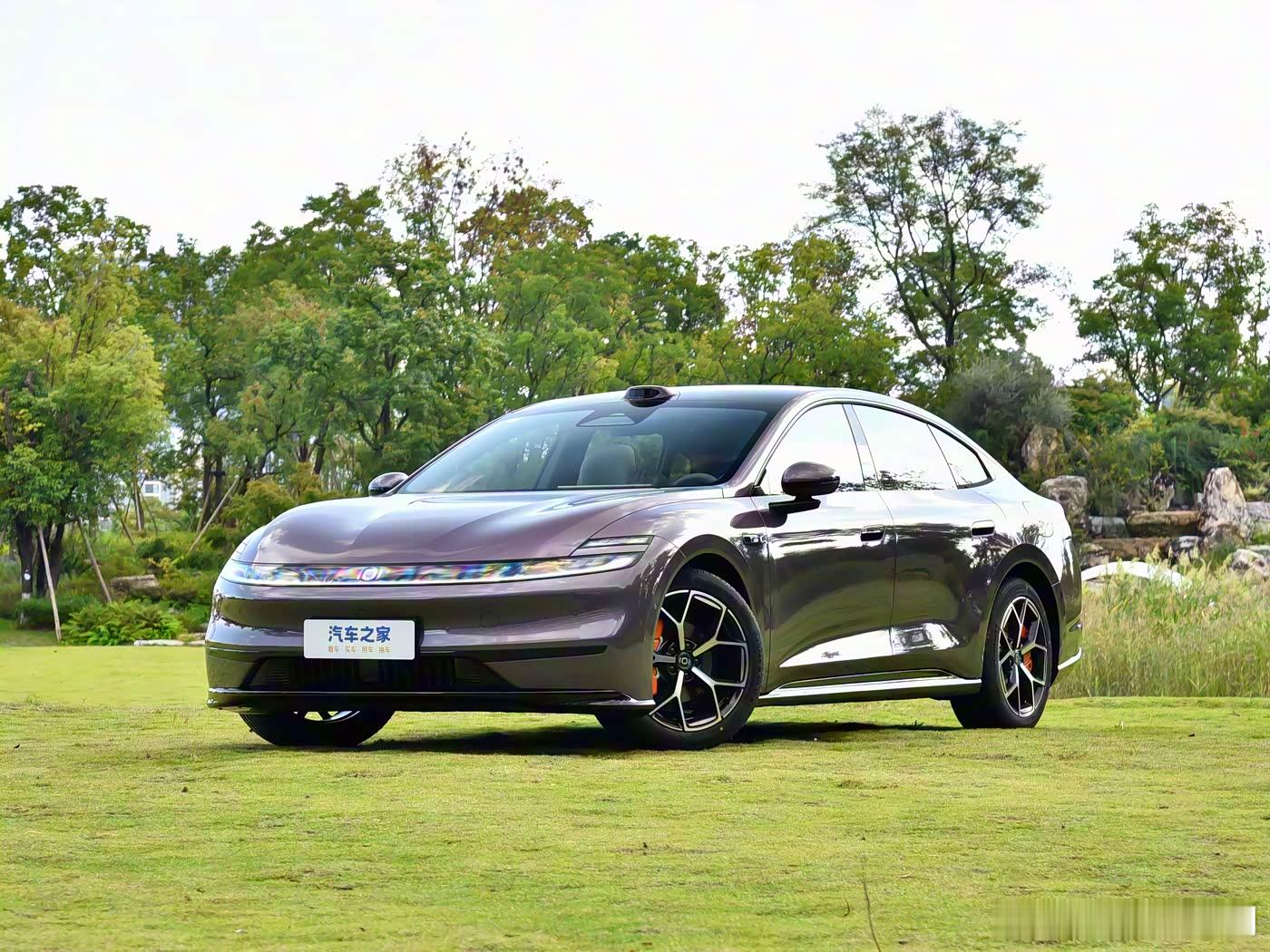 根据官方消息，长安汽车10月新能源再创新高，销量11.9万辆，同比增长36%。其