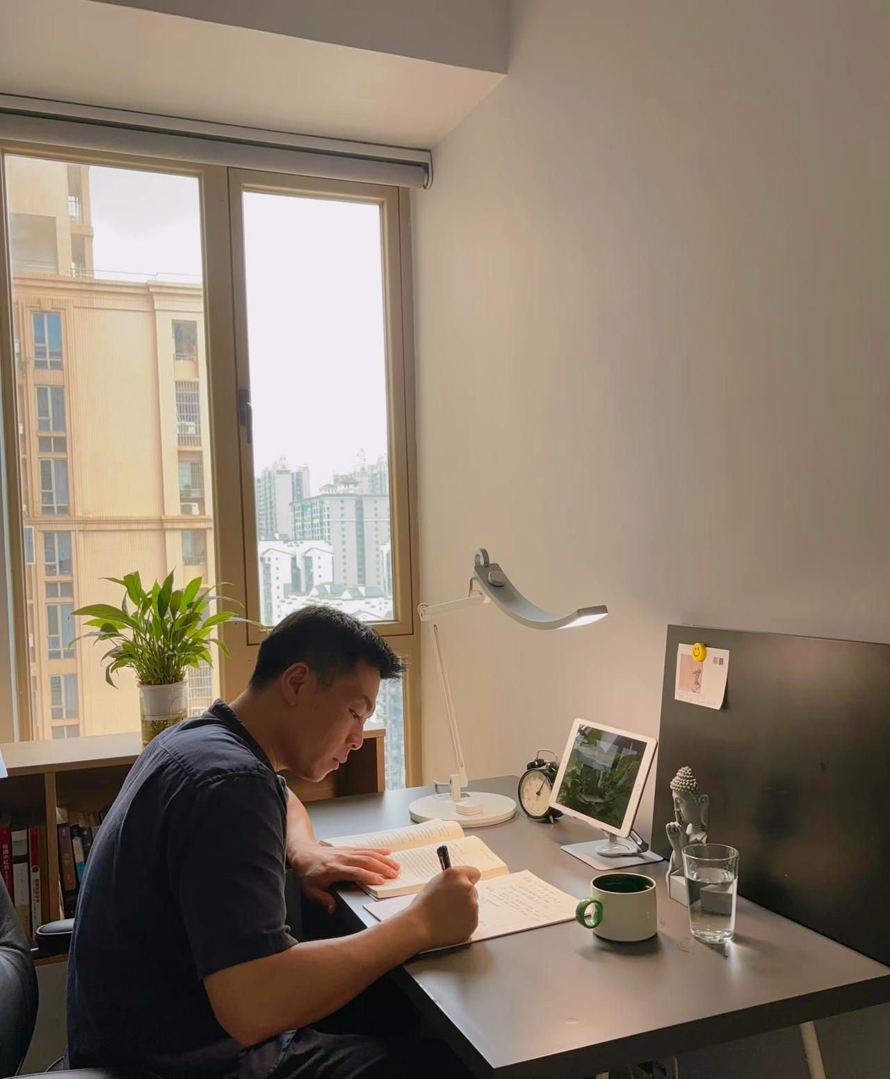 能刷到这段话，说明美好的转变正在悄悄为你发生。现在，请轻轻对自己说一句“万事皆顺