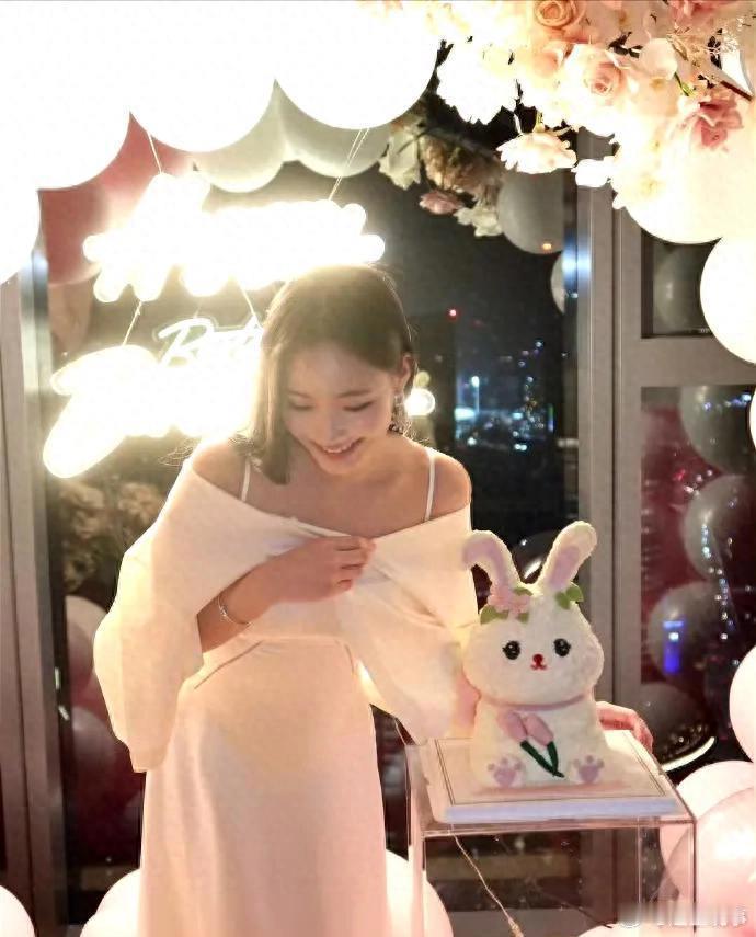 小S二女儿转眼就迎来了18岁生日，这也是一场成人礼生日，意味着Lily已经成人了