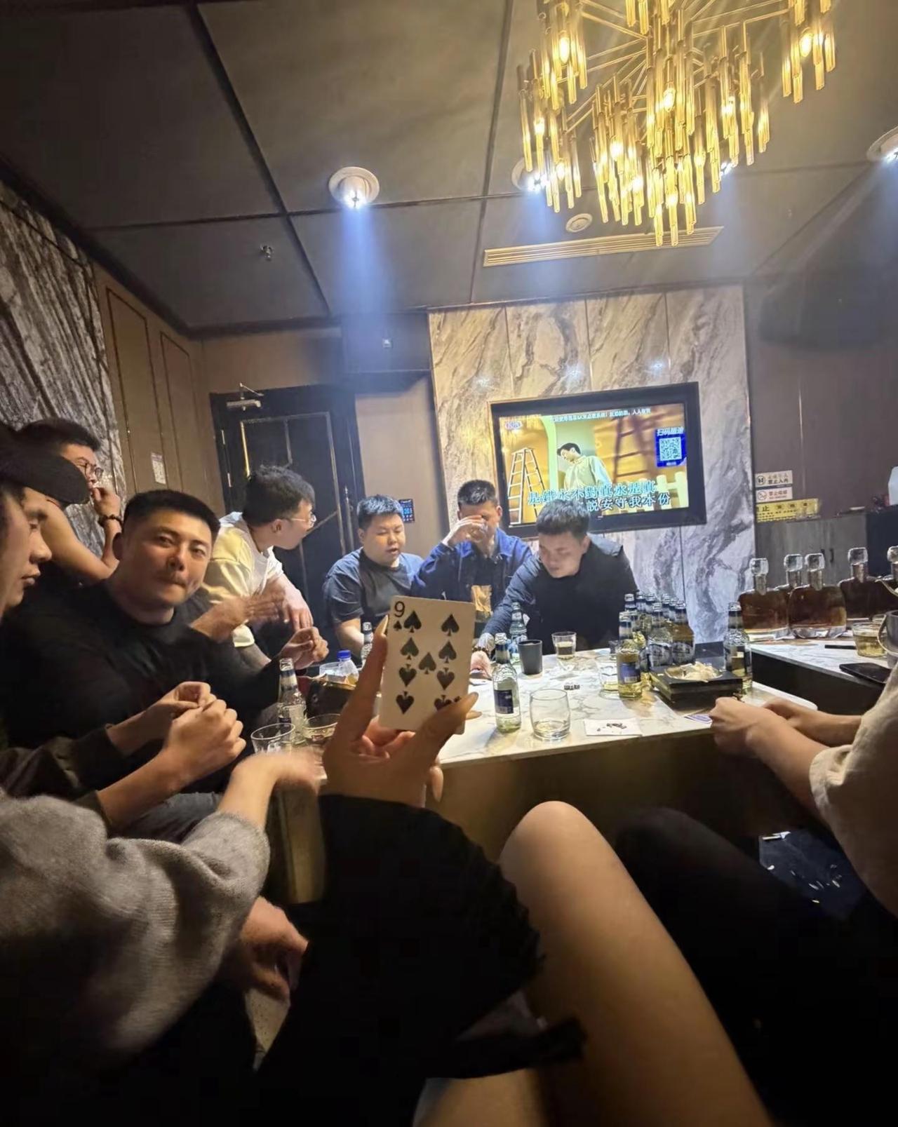 一定要长的好看吗，长的好笑不行吗