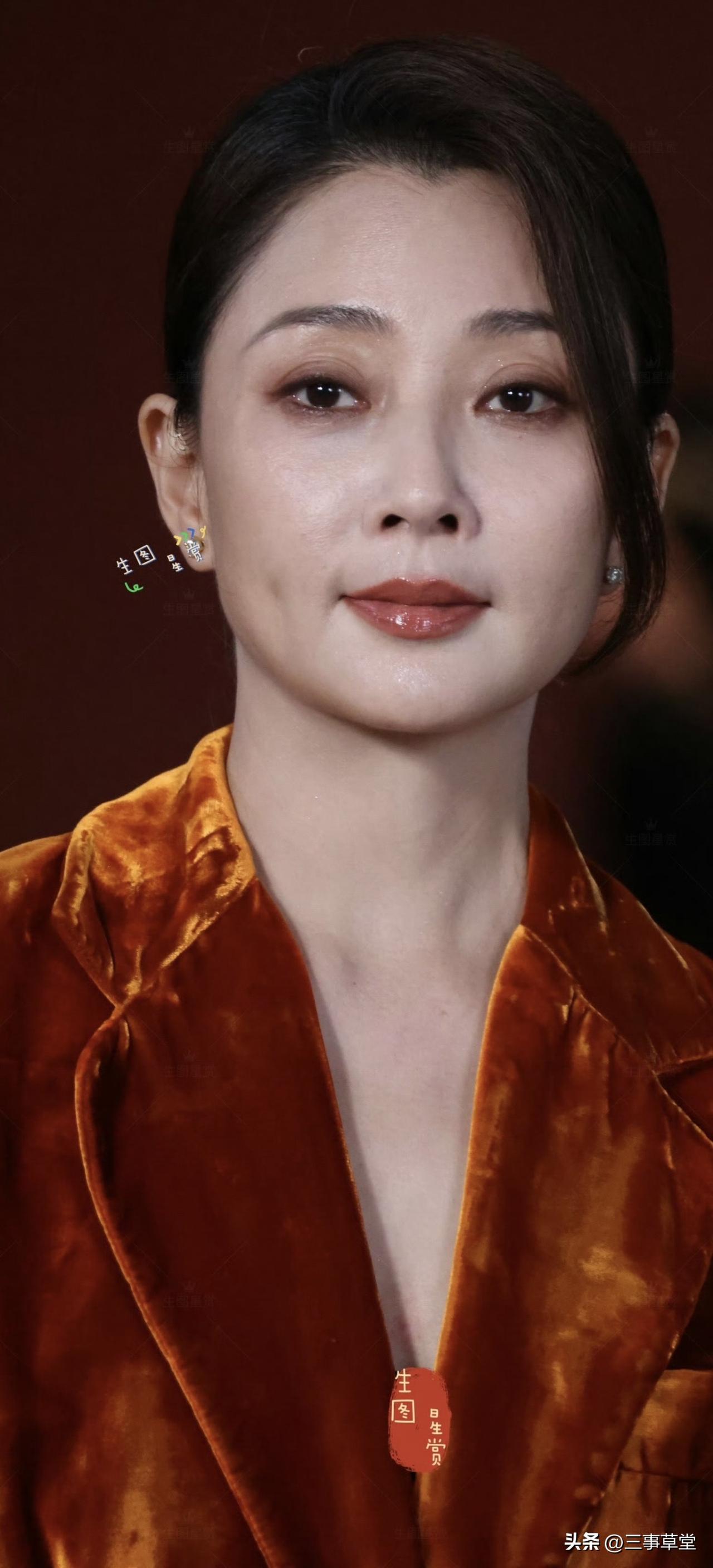 殷桃上城士非遗巡游展生图掉落
明艳飒爽大女主，走路带风！