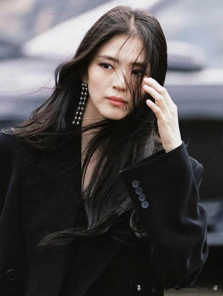 承认恋情！韩国版爽子，很美很惨很疯…今日，韩素希与柳俊烈恋爱的消息引发全民吃瓜，