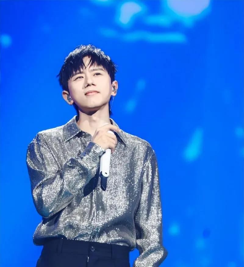 张杰开启世界巡演不会太乐观

鸟巢演唱会八连开，让张杰信心倍增，所在团队发布张杰
