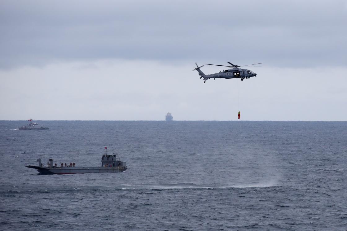 这是参加中柬“金龙-2025”联演的直-20，正在进行人员搜救训练，这不比直-9