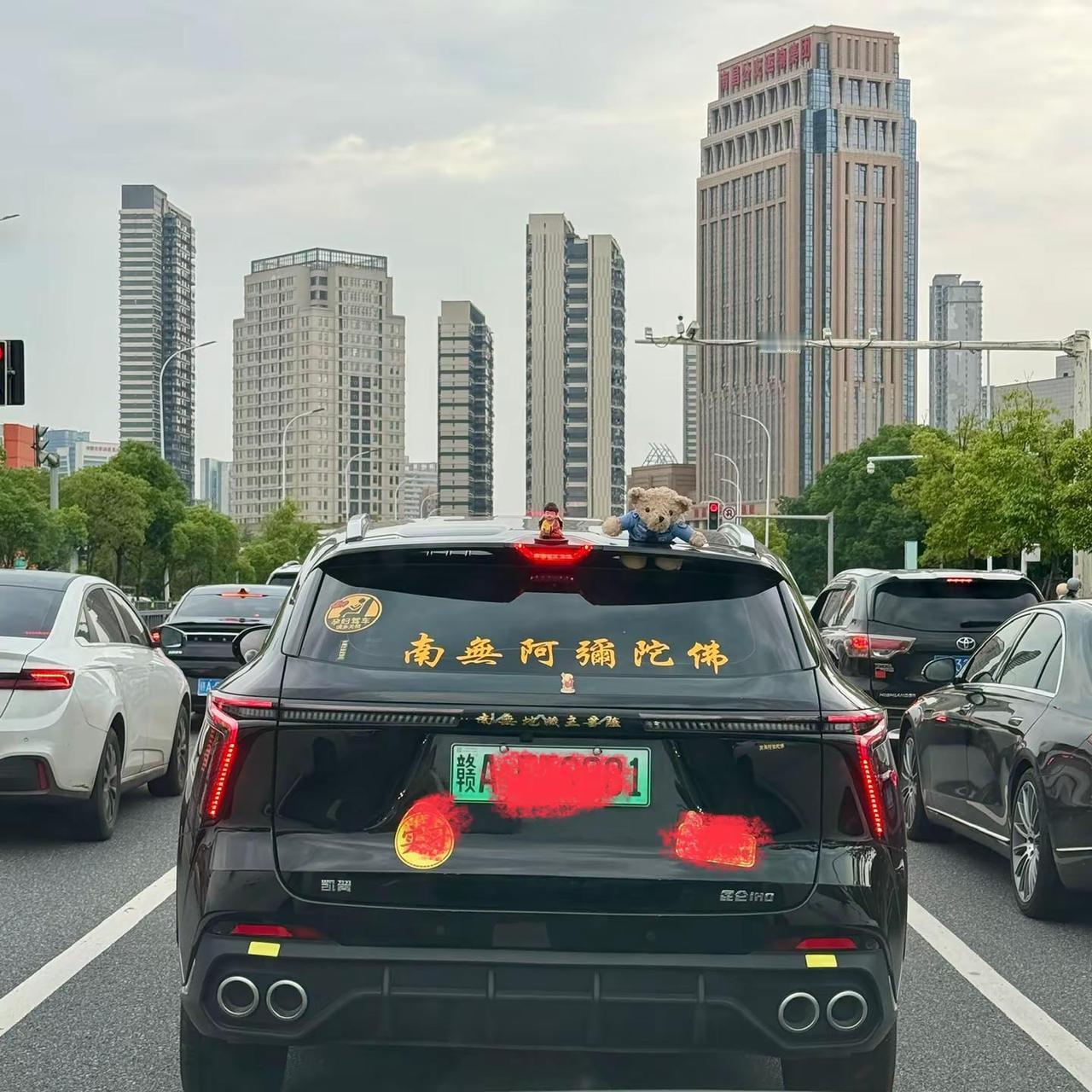 开个车真不容易，又得开光又得许愿！