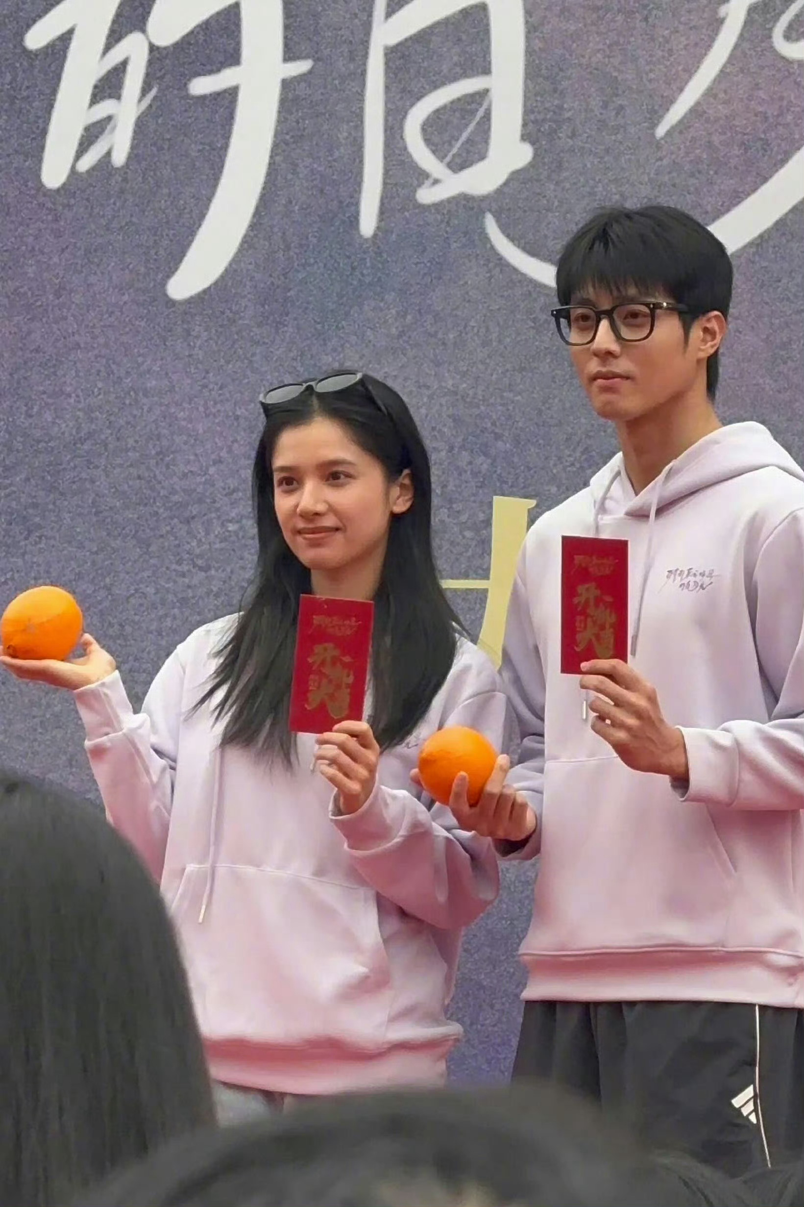 《致我那菜市场的白月光》开机张婧仪X陈靖可 出租屋文学即视感 