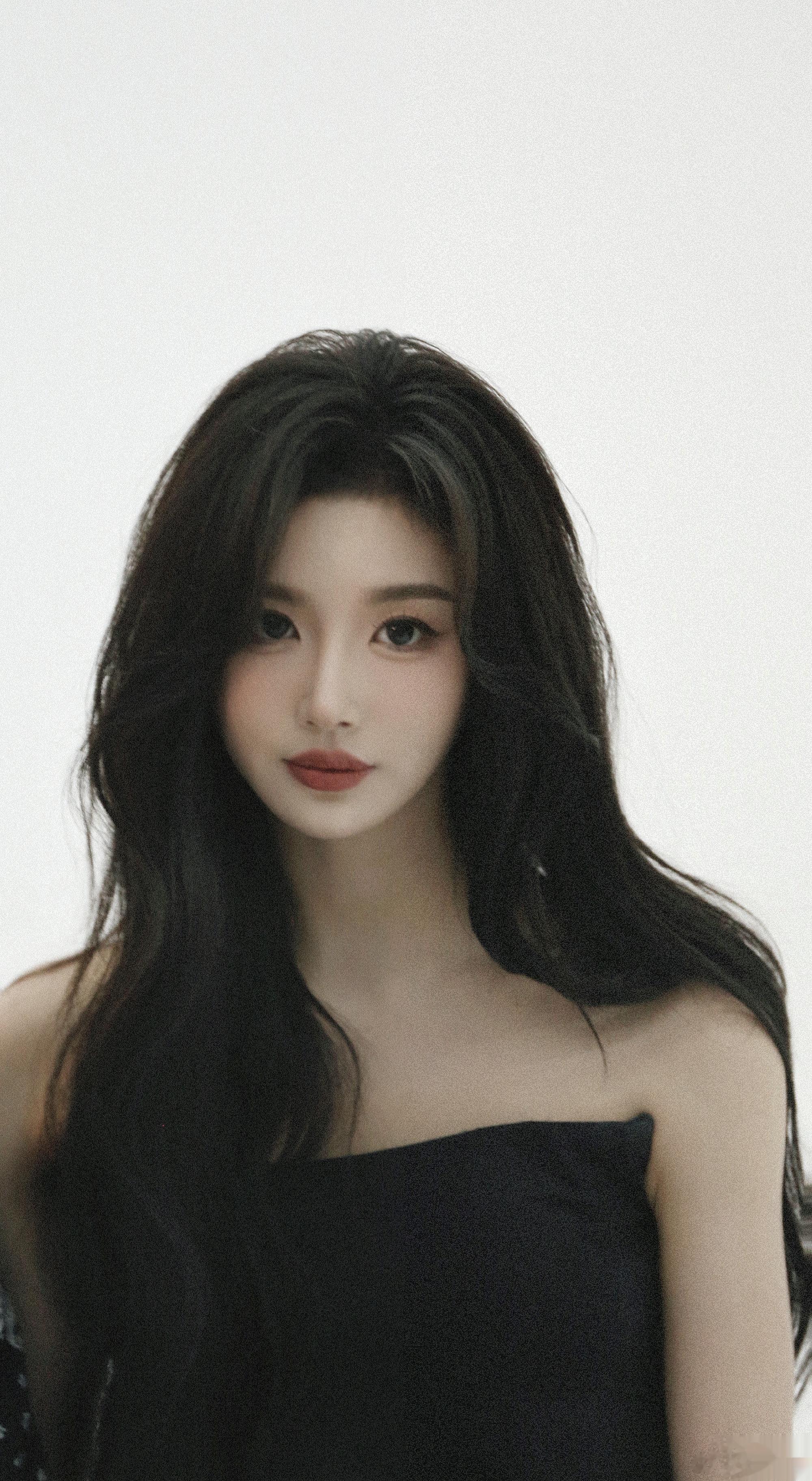 孔雪儿夏日清冷感随拍~美出新高度，一眼就沦陷~[哇] ​ ​​​