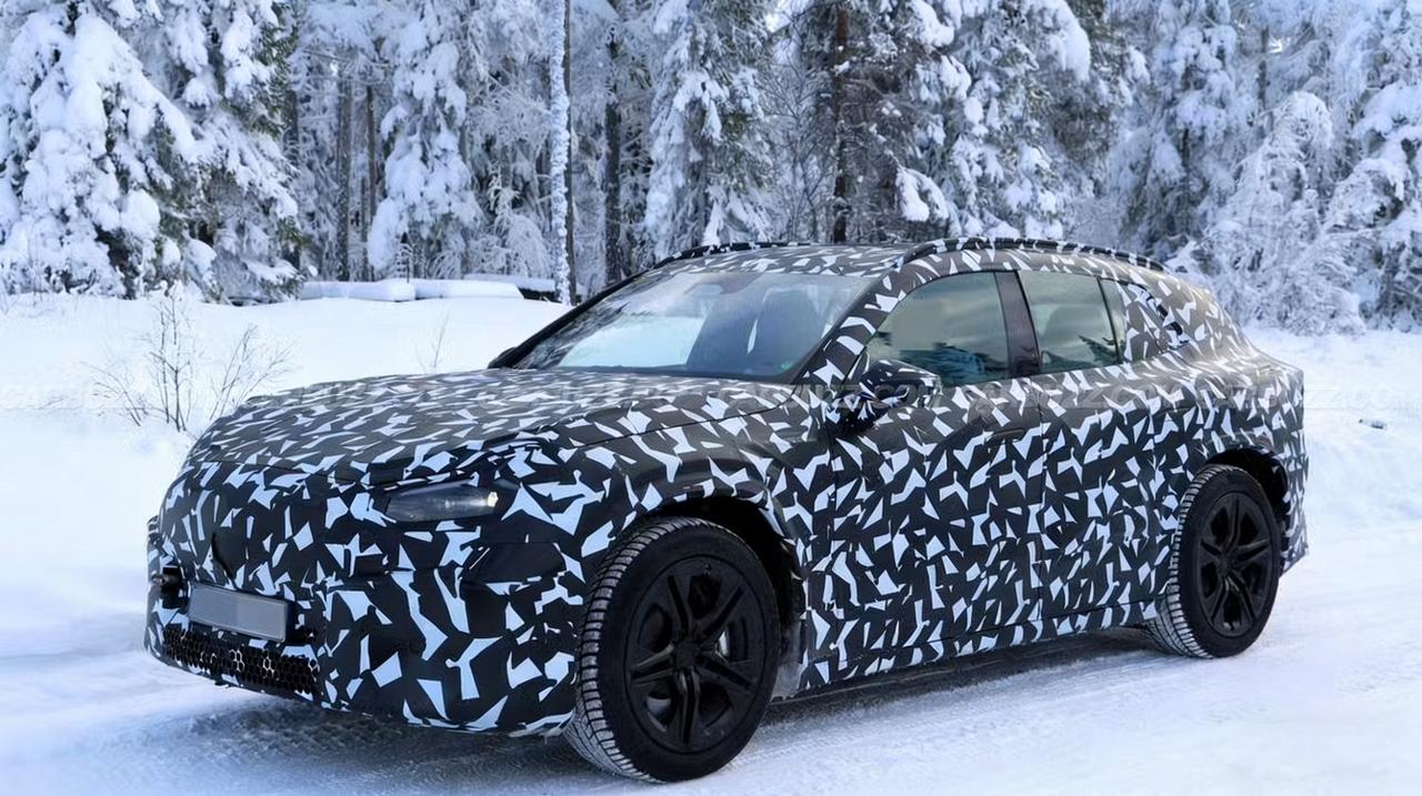 梅赛德斯-AMG首款纯电跨界SUV谍照曝光 低趴溜背 超千匹马力
 
外观，前脸