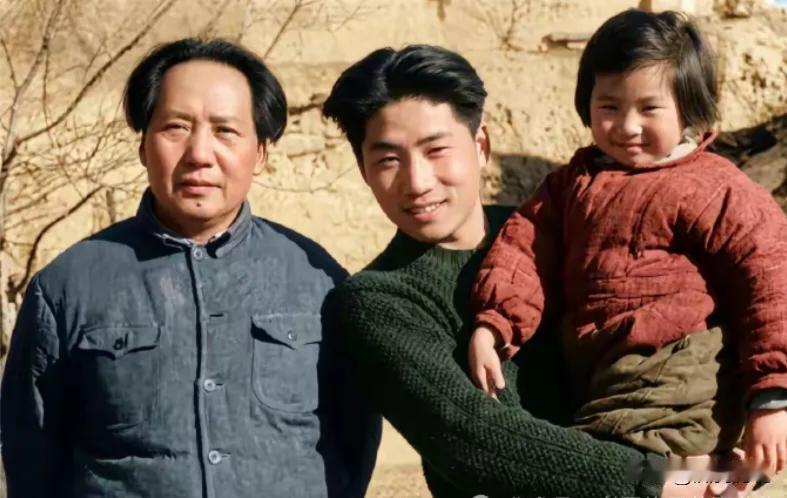 毛主席和孩子们的几个瞬间
他是开天辟地的一位伟人
同样又是一位慈祥的父亲