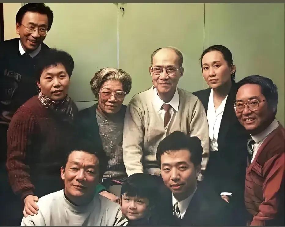 祖孙三代的合影，太珍贵了！