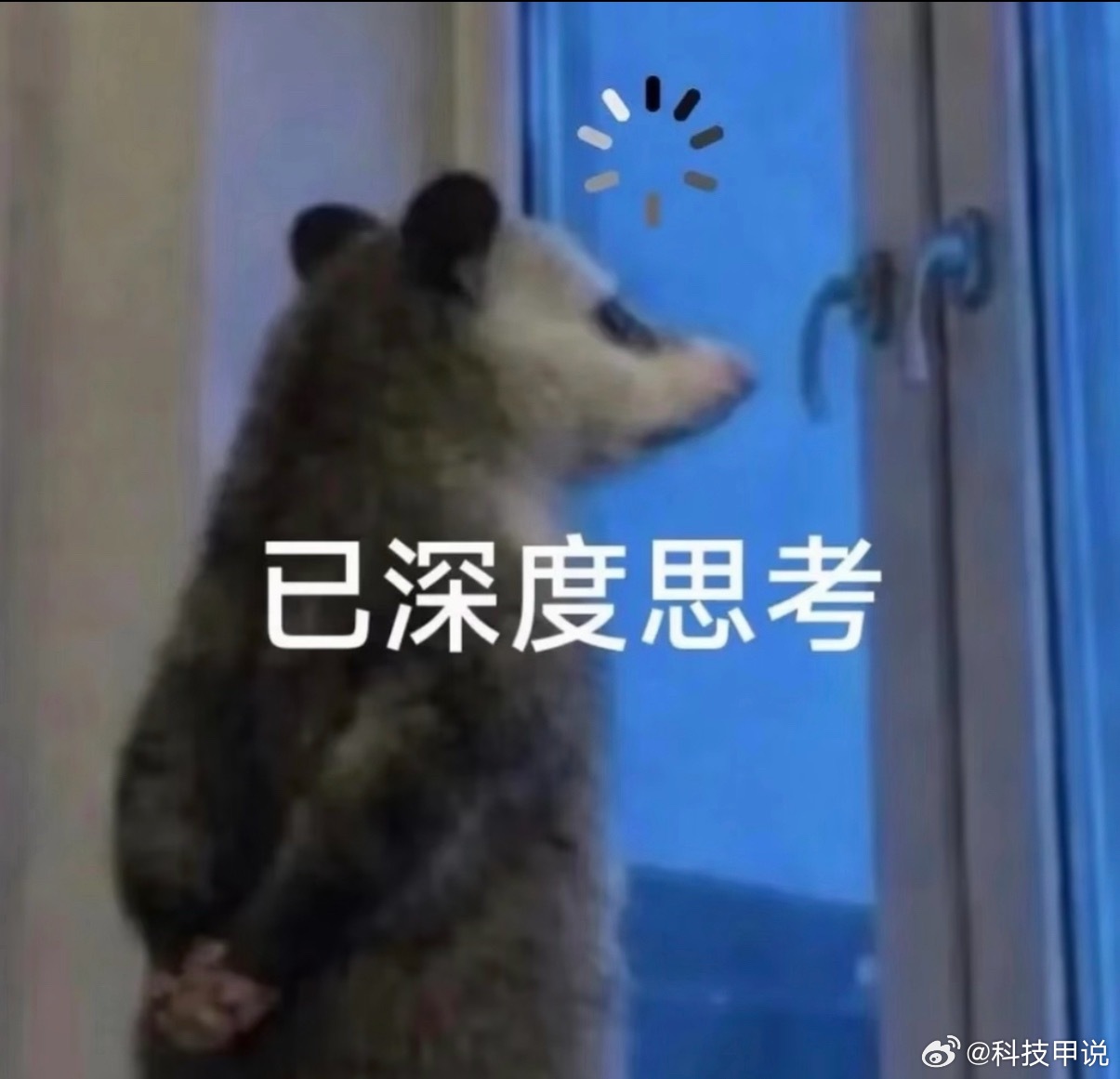 苹果手机 适合老人iOS生态管控严格，不会到处弹广告、偷偷装流氓软件，能避开老人