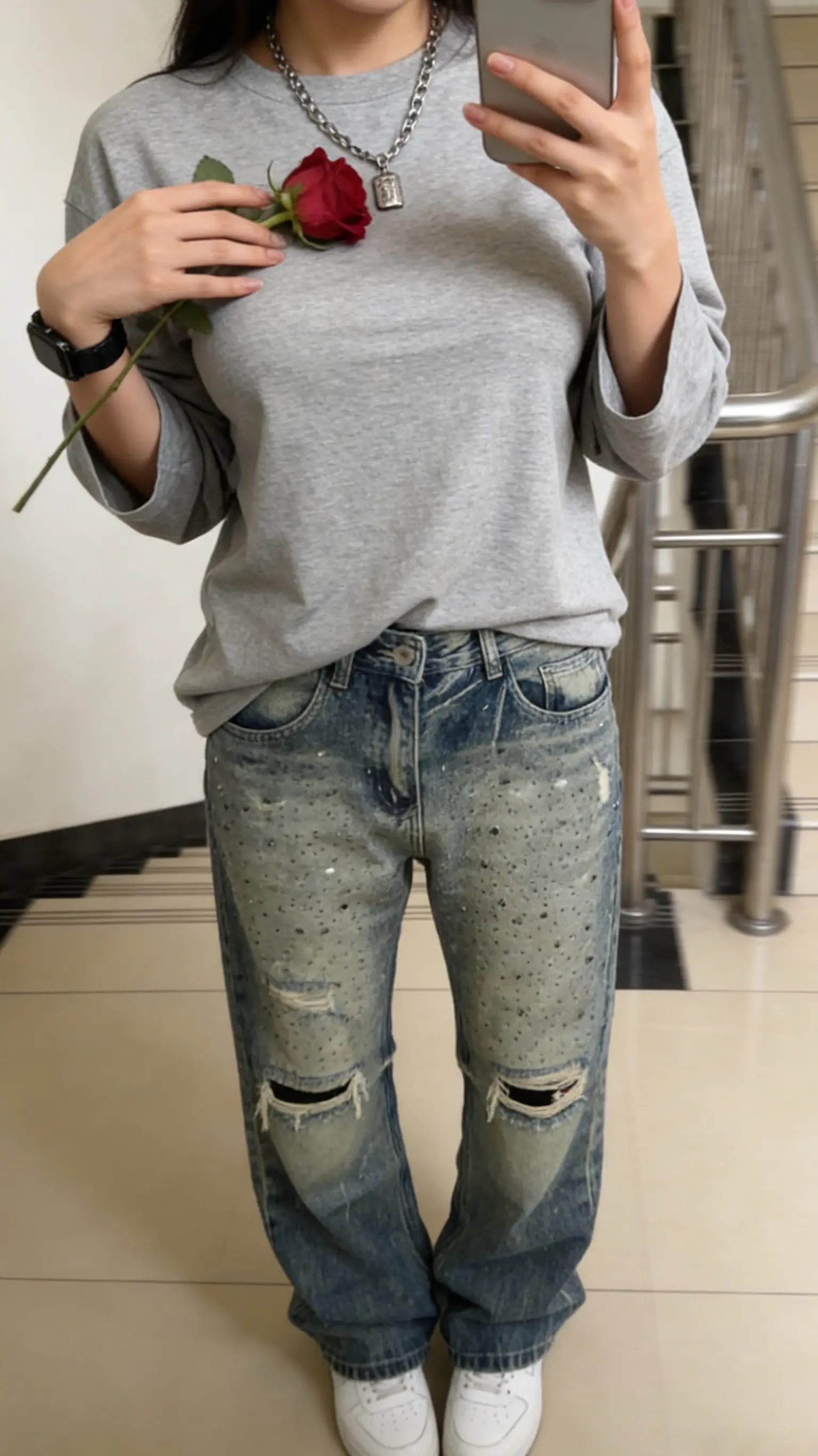 街头破洞垫布宽松直筒裤个性猫须烫钻铆钉设计潮牌微喇叭裤男痞帅         ✓