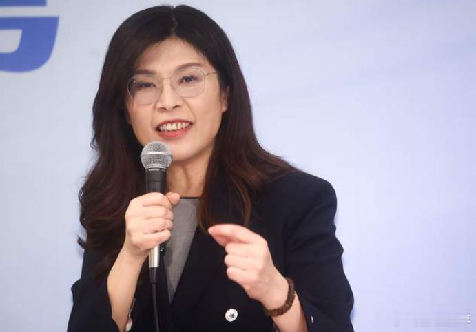 【对郑丽文也不认可一国两制咋看？孙玉良：台湾朋友建议快刀斩乱麻】近期，台湾中国国