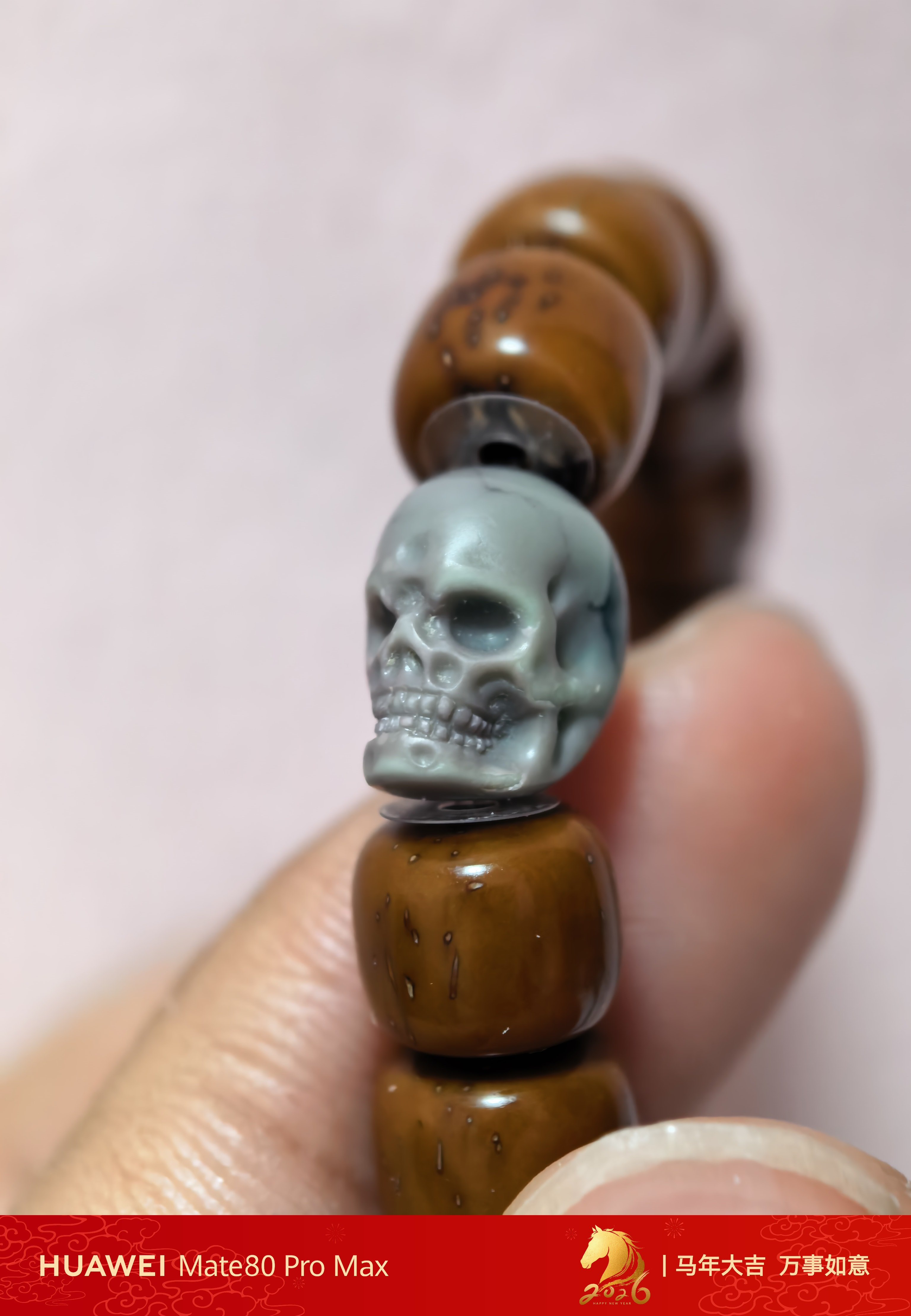 太喜欢绿松石这个非常神奇的石头了，这个是一个可以说非常罕见的绿松石雕刻的骷髅。菜