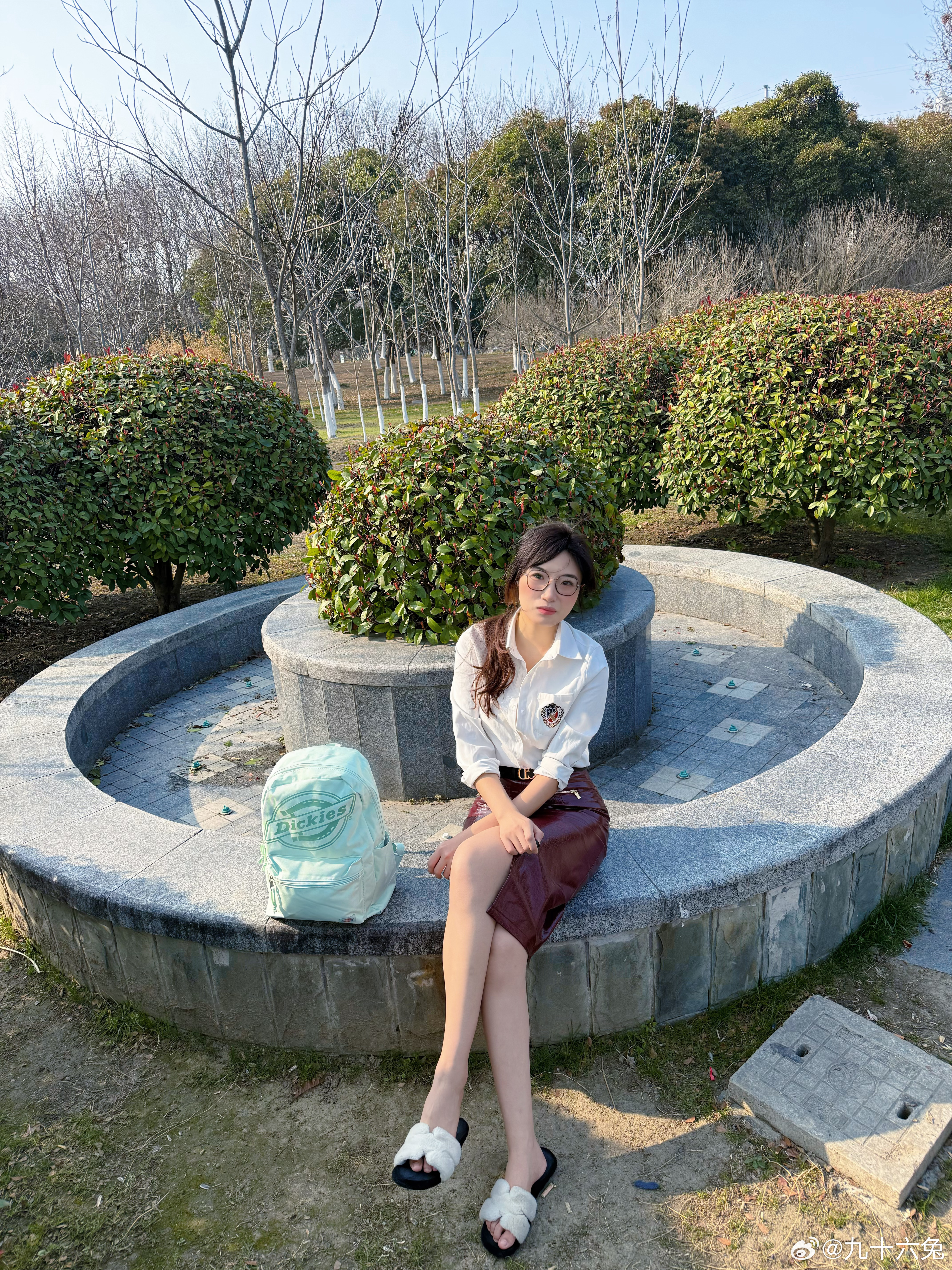 就是难拍拍出片的地方难找光线太硬了下次拍得再找找地方 