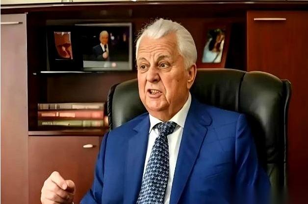 一群乌克兰的顶尖专家，在中国采访镜头前，突然就集体崩溃，哭得像个孩子。你以为是受