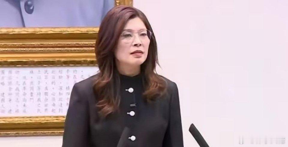 撕破脸了，郑丽文当众掀桌子，对着马英九、洪秀柱、朱立伦三大党内元老火力全开痛骂，