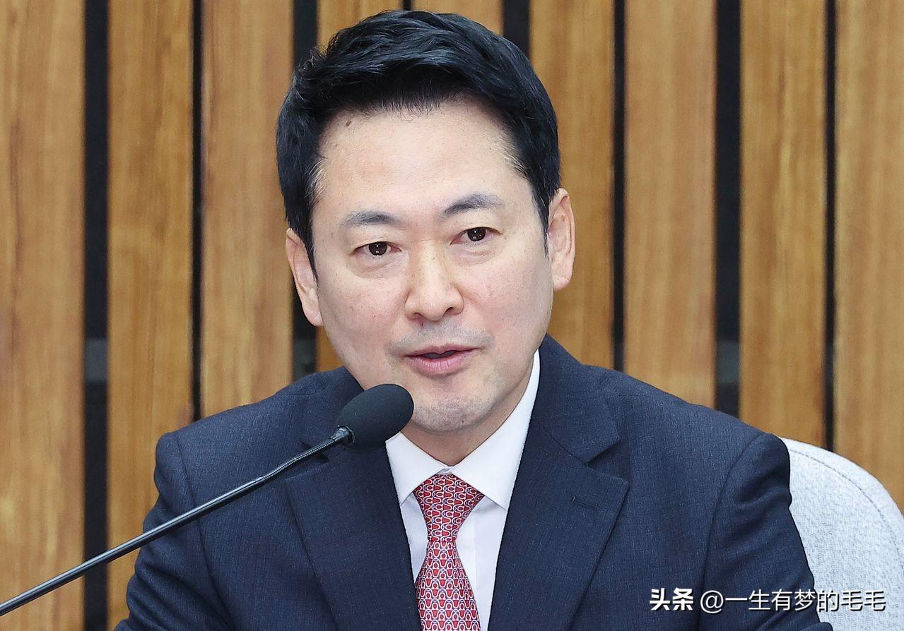 韩国国民力量党党首张东赫在议员总会通过与前总统尹锡悦断绝关系决议文后，连续两天批