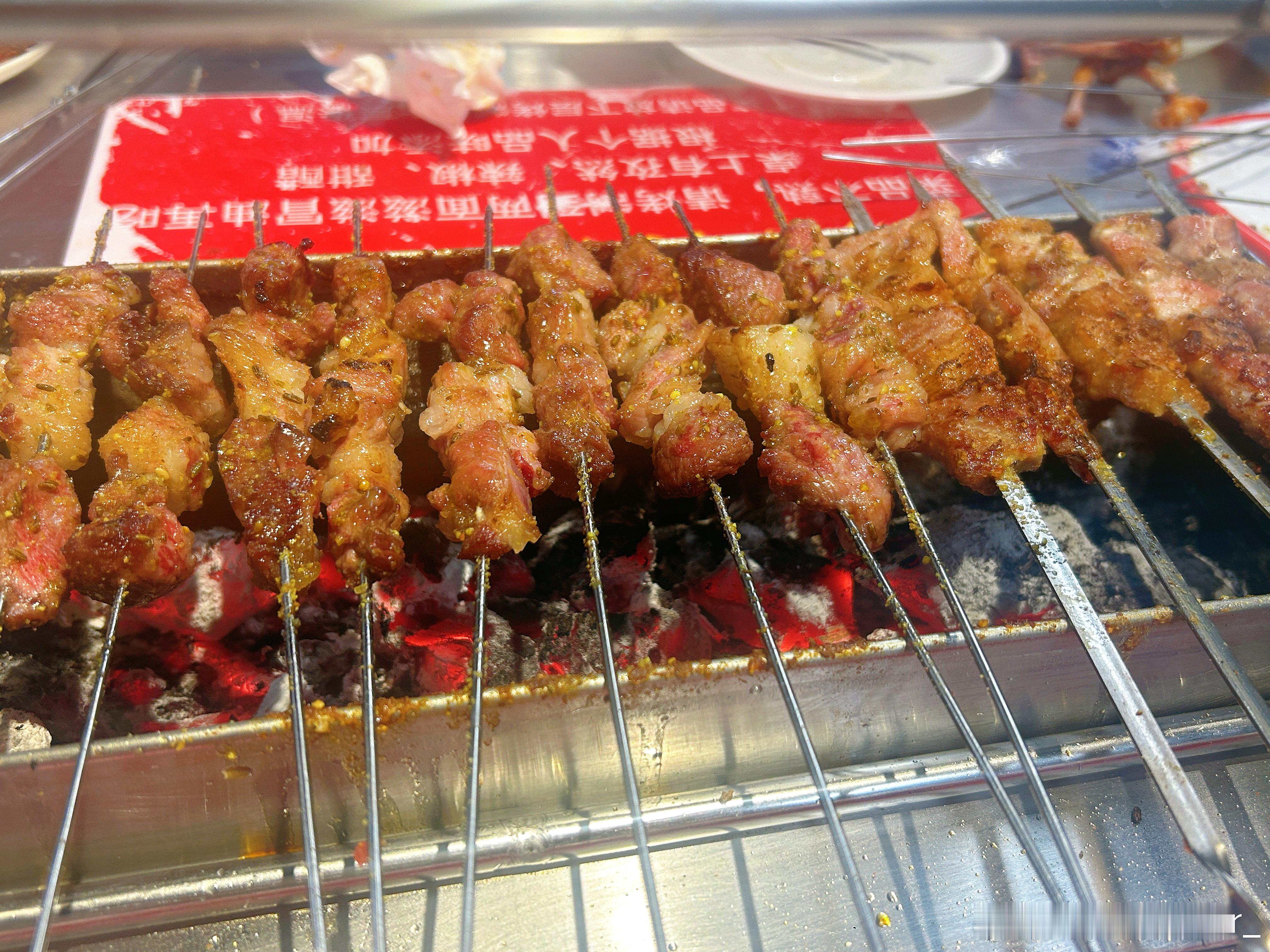 富国街的这个本品饮品店一条街有好多。就像我们那的蜜雪冰城一样。西红柿鸡蛋汤。我以