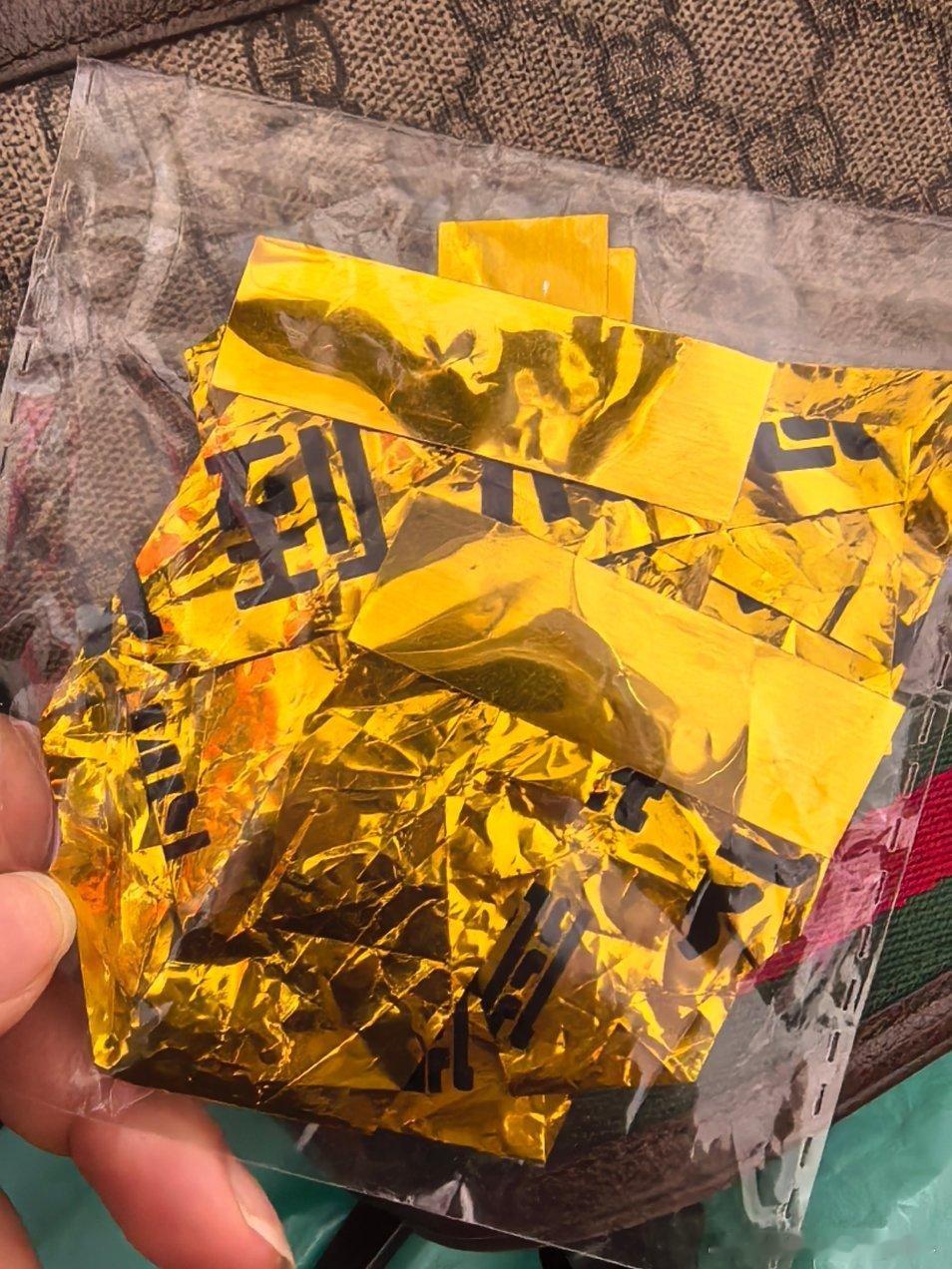 在一个一年不用的包里找到了隐藏彩带！  我就记得我明明还有的 丢三落四的习惯三巡