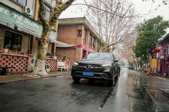 走，兜风去！🚗️雨中兜风！