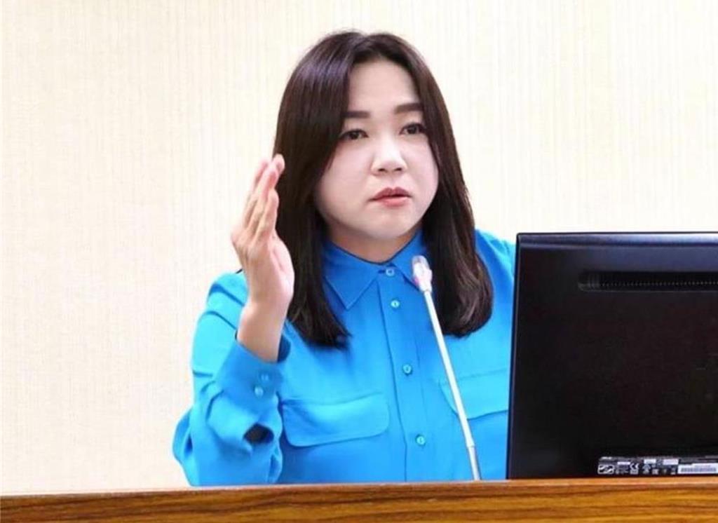 国民党立委马文君指出，原先台当局将饮用水的预算编列高达每瓶120元，最终却以35