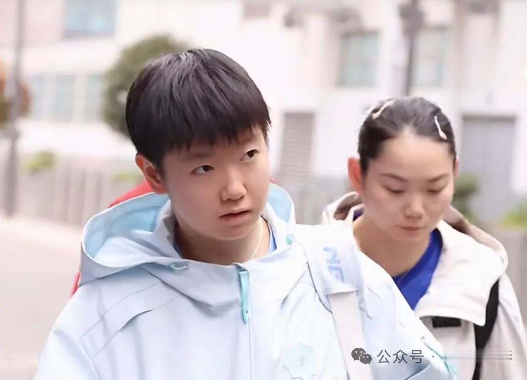 孙颖莎2019年至今，莎莎五次团体赛都上决赛（上场率100%），其中四次铁血一单