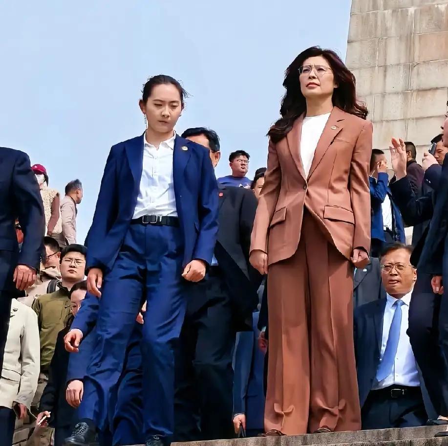 郑丽文活力满满，精力充沛，前途无量。郑丽文谈和平，谈起来如数家珍，人民安居乐业都