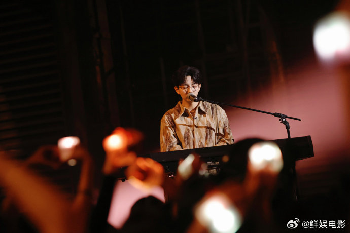#胡夏又弹钢琴了##胡夏知否知否回忆杀#胡夏用他的琴声和歌声将《知否知否》演绎得