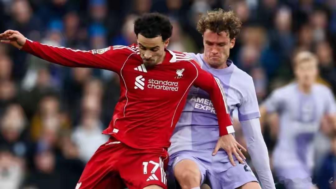 利物浦24岁帝星完美蜕变 4次过人坐稳首发核心利物浦24岁青训帝星柯蒂斯·琼斯持