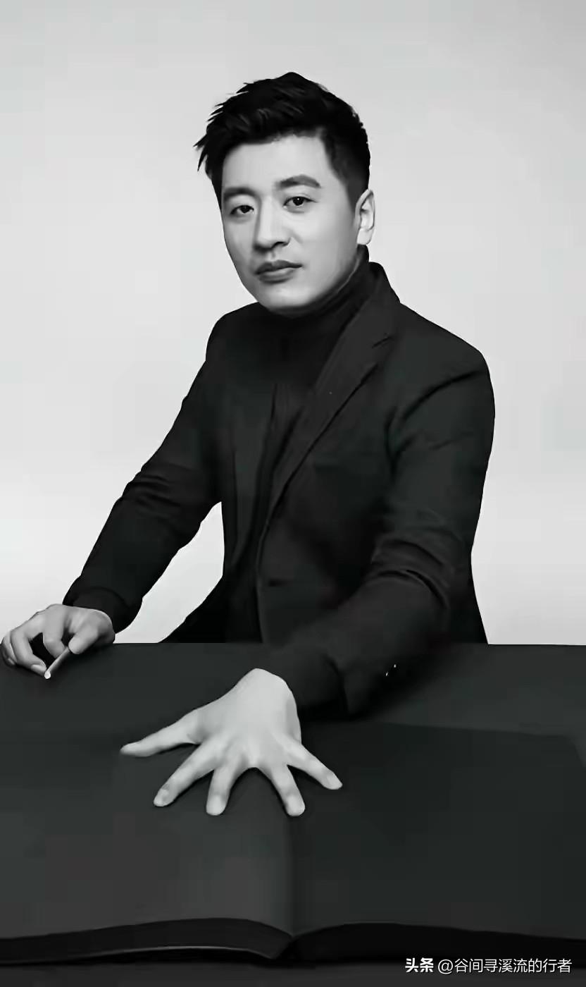 那一刻，我读懂了一个“素人”的分量！
 
张先生走了。
 
这个生前一再强调自己