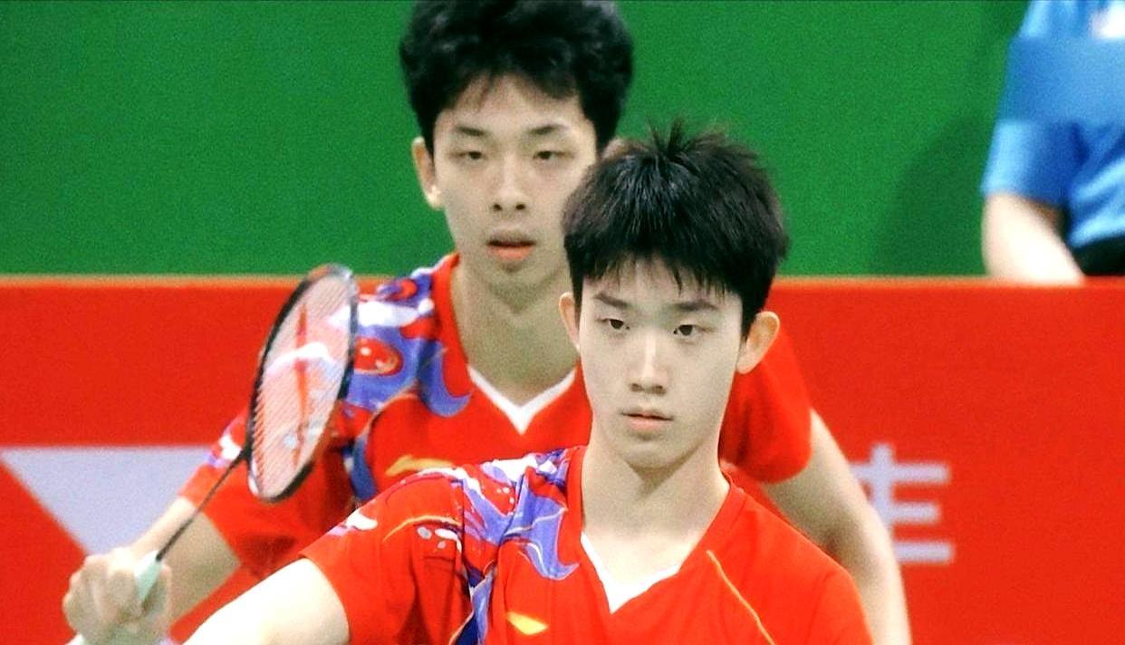 刚开打，国羽就扔出一记响雷。
 
18岁俩小孩胡珂源、林祥毅，世界排名才88，硬