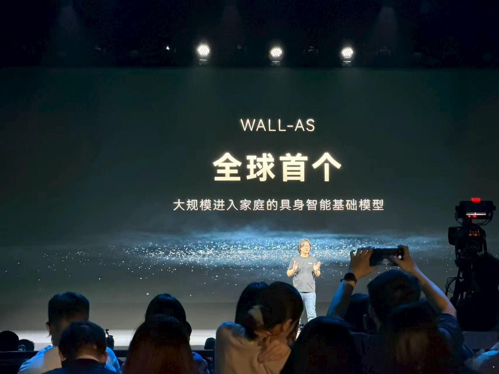 怎么理解 Wall-B 模型和现有 VLA moving架构的区别？自变量 CT