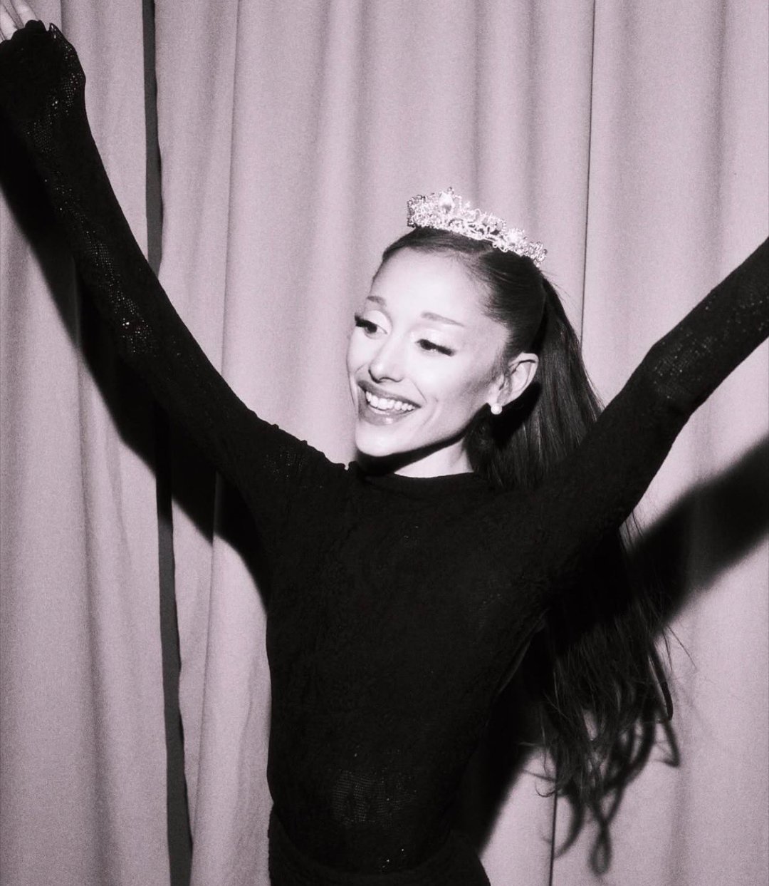 【⌛️倒计时】Ariana Grande的新专辑《petal》将于一个月后发行。