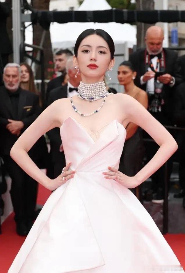 确认出席戛纳电影节的明星！目前为止，巩俐、李冰冰、张艺兴、田栩宁、周也、穆祉丞、