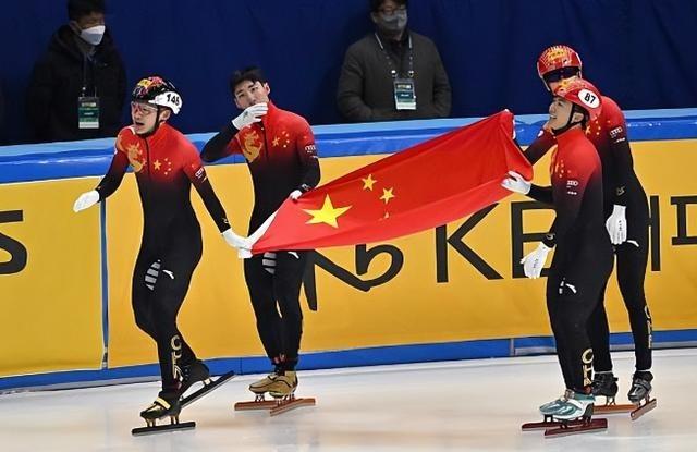 一个外国有名运动员，主动放弃母国国籍，加入中国国籍，并且为中国增光添彩，全身心地