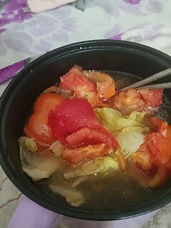 蕃茄的皮你们会吃掉吗？
一日三餐，我是少不了蕃茄。那怕不是单煮，我也用蕃茄做配菜
