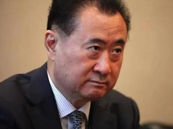 王思聪又分手了，记者打趣他：“这是第十八任了吧，有一天会你像山西首富李兆会那样败