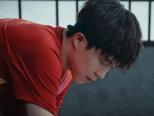 第一次见这么出现遥控器🤣 ​​​