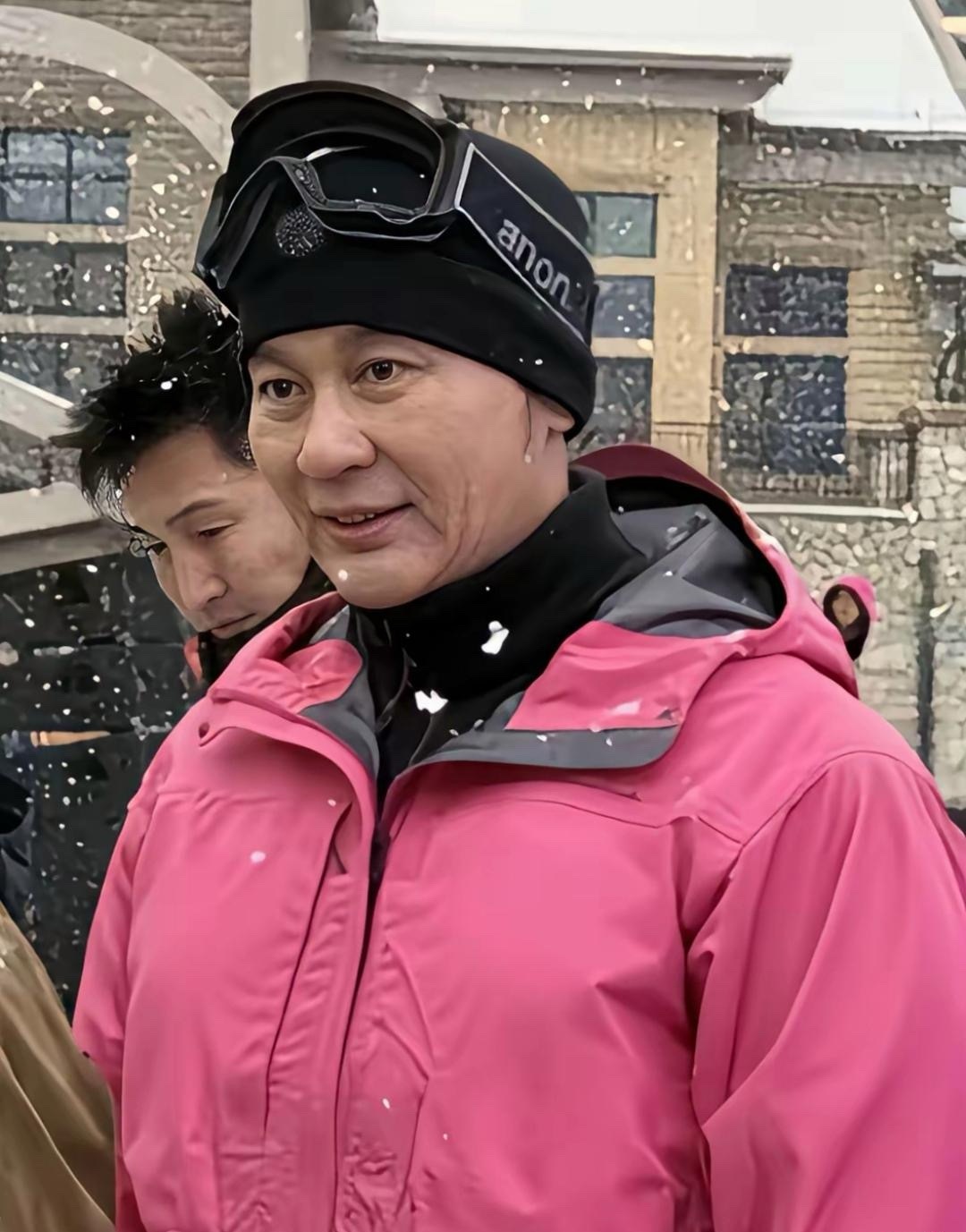 有没发现李晨突然有姨味了身上感觉一下衰老了以前和张馨予，冰冰在一起时还是很利落，