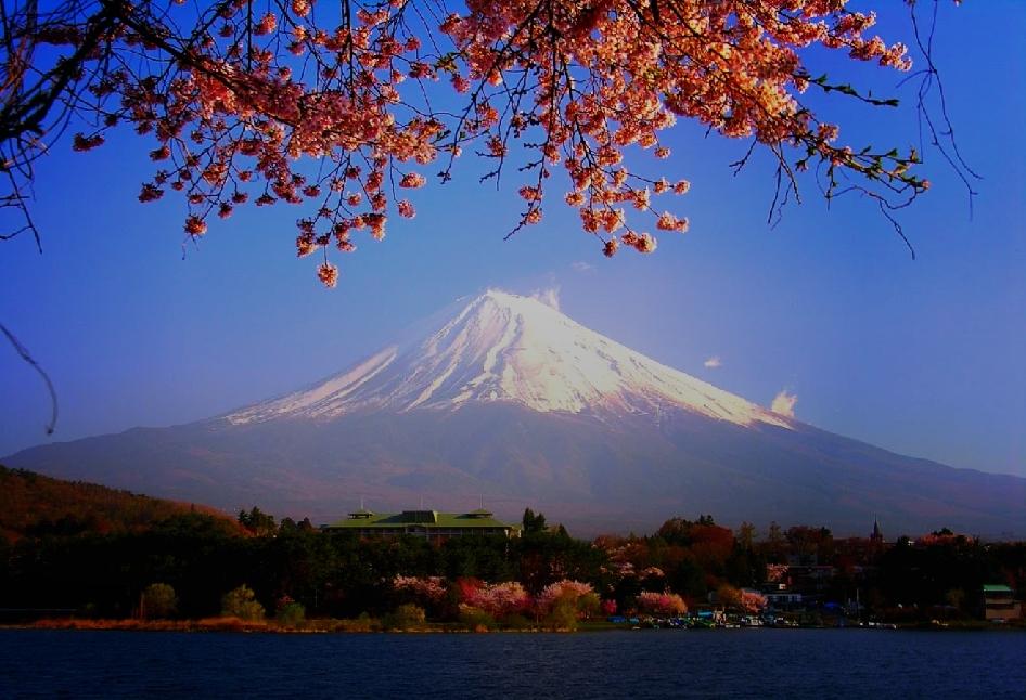 富士山：悬在日本头上的定时炸弹
 
富士山常年白雪皑皑，是日本享誉世界的地标美景