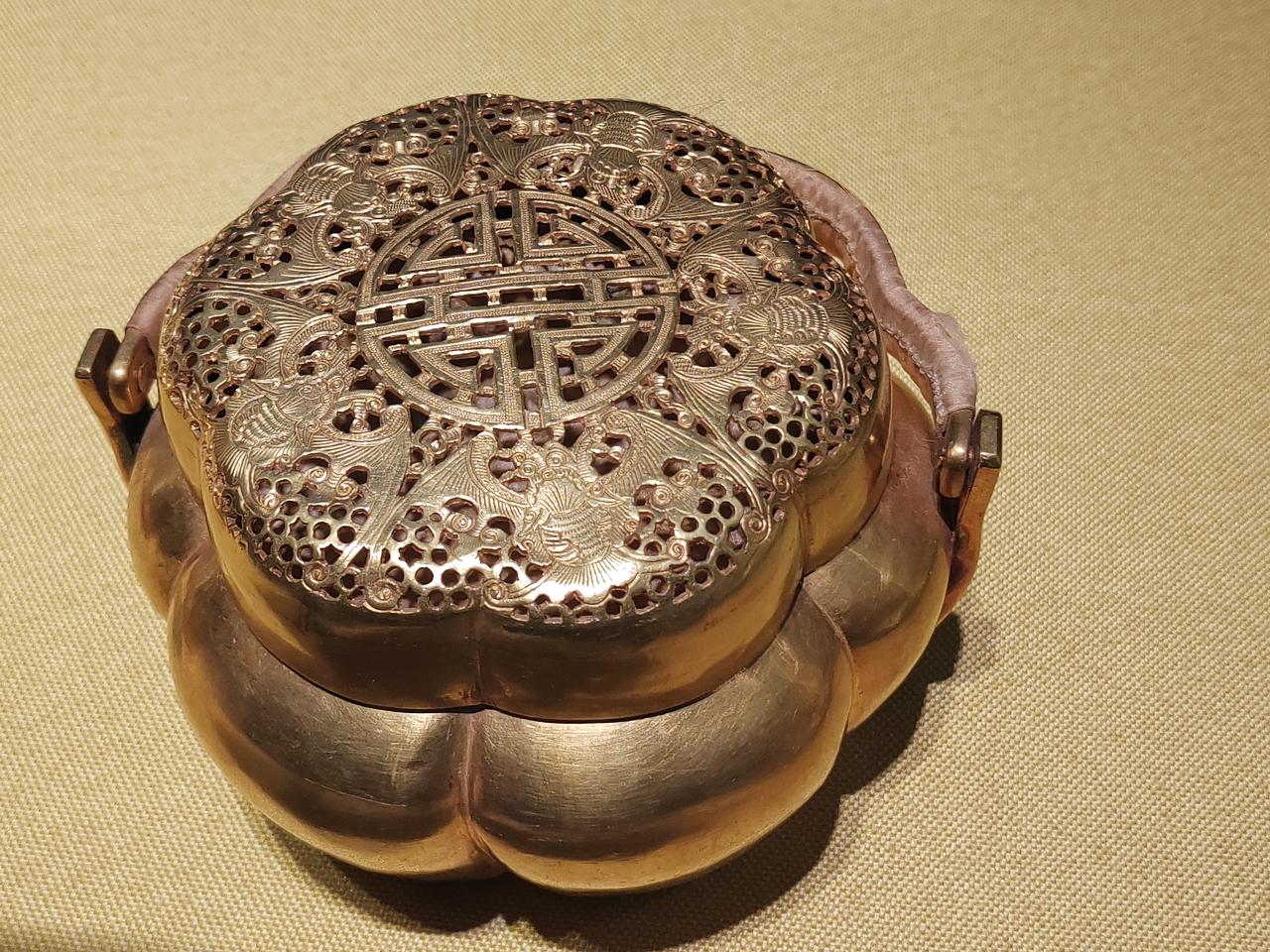 分享一张随手拍厦门故宫里珍藏的这些极品宝贝，您见过几件？