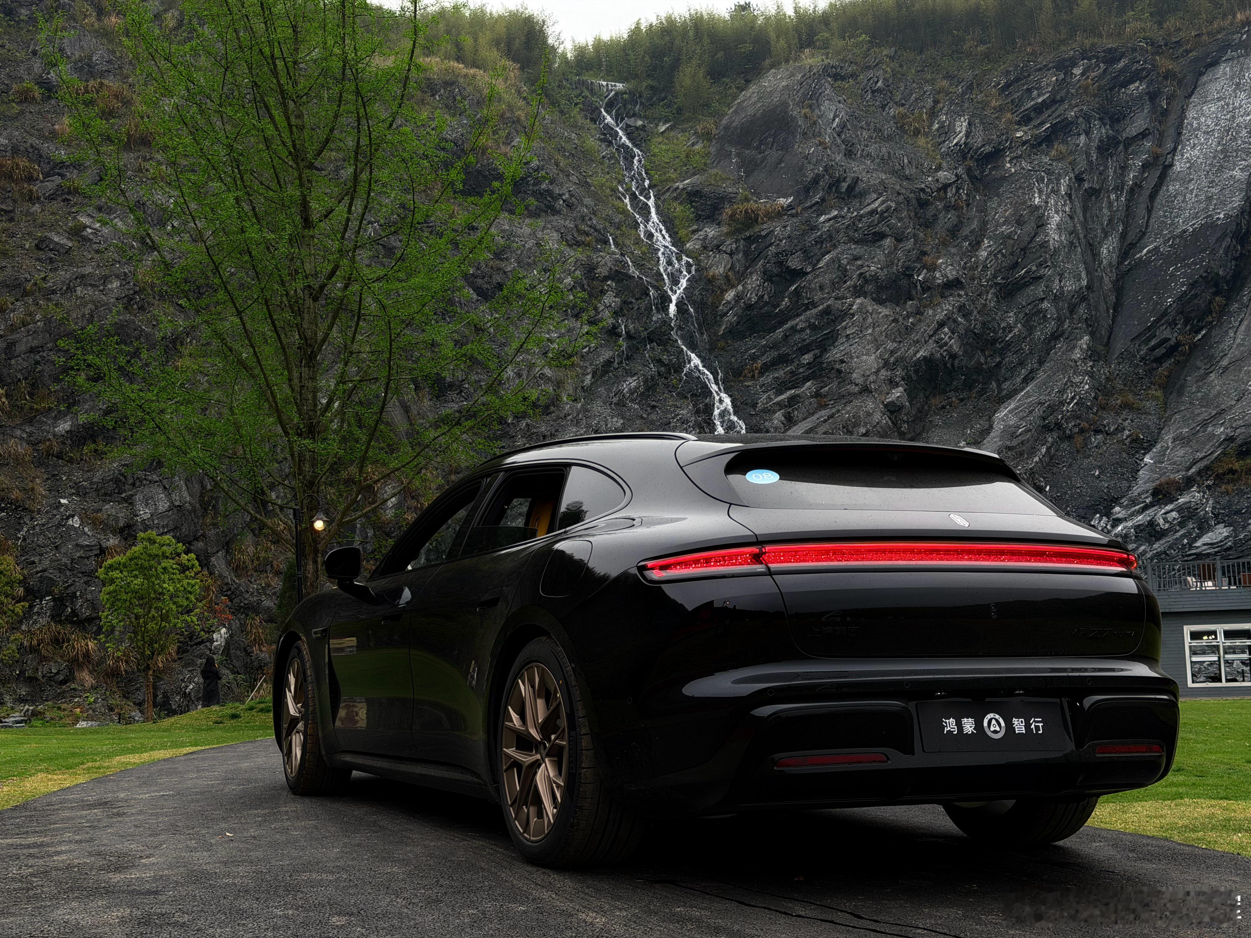 这次在莫干山试驾尚界Z7T驾控给我的感觉就是足够惊艳可以考虑一下我第一台纯电旅行