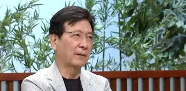 七月的台北，闷热得让人心浮气躁，而国民党内部的气氛，比天气还要焦灼几分。

距离