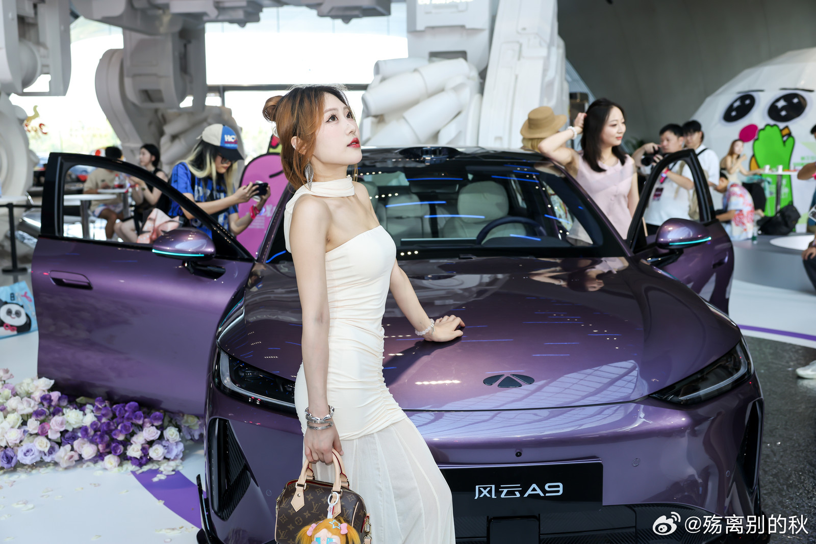 不是吹，这台车真的谁拍谁好看！高个子小个子、简约风潮流风，跟风云 A9 同框都很