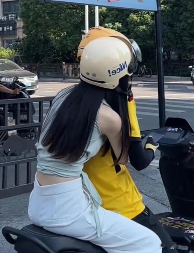 1.带女徒弟
   （徒弟可以是老婆或是别人老婆）
2.挣平台拉新奖励
   （
