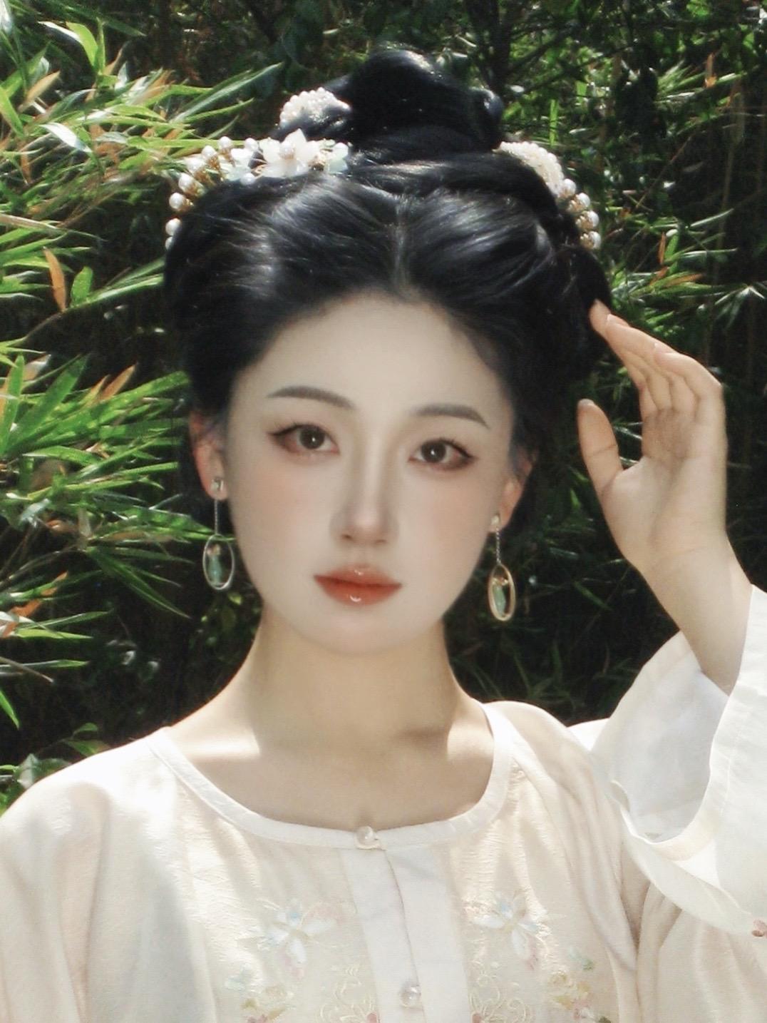 雁字回时，月满西楼。