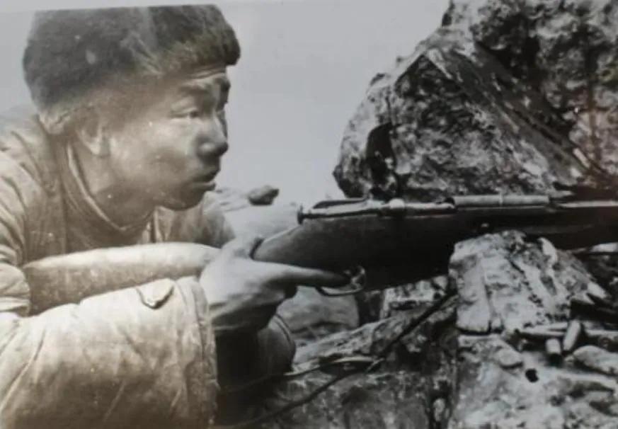 1953年神枪手张桃芳去见皮定钧，说他毙敌211人，这个战绩已经是罕见，结果皮定