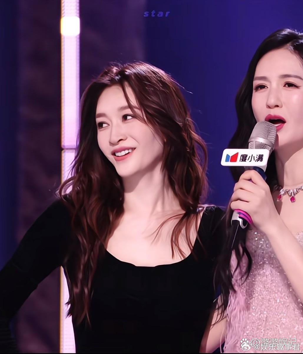 李小冉我P都不敢P这么白李小冉我P都不敢P这么白，但是完全是女团颜值吧 